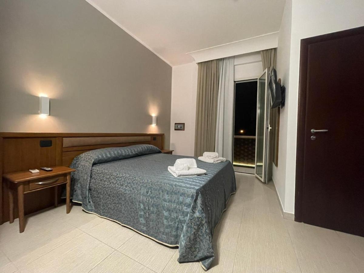 Hotel Posidonia Порто-Чезарео Экстерьер фото